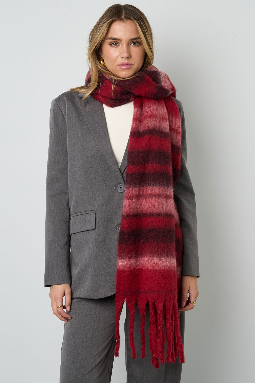 Red and burgundy Wyn scarf with fringed edges styled in a warm outfit from Sorea Fashion.