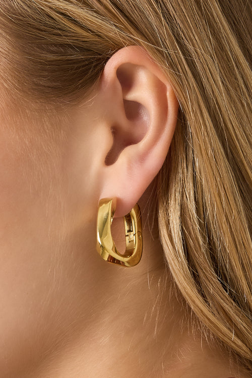 Silver Rhea chunky squared hoop earrings worn in the ear from Sorea Fashion.