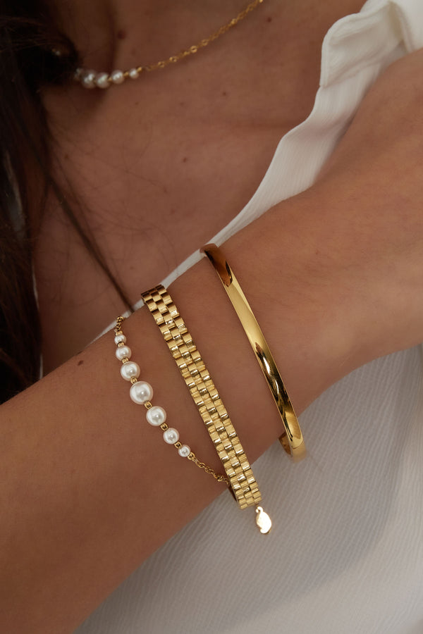 Slim Gold bracelet with a clean minimalist shape displayed on a white background from Sorea Fashion.